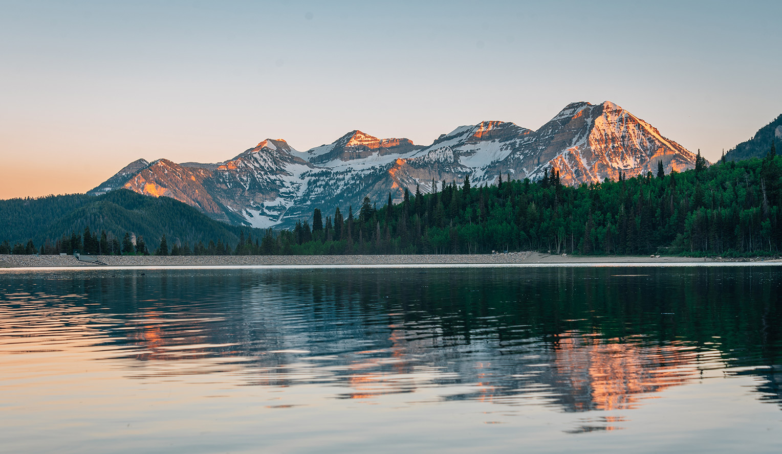 Utah Landscape picture, American Fork Canyon, reservoir at sunset, water, mountains